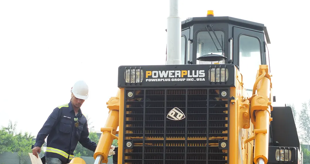 powerplus bulldozer D85EX-15 and an operator preparing to get on